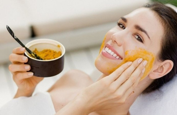Mẹo trị nám bằng tinh bột nghệ