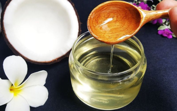 Trị tàn nhang bằng dầu dừa hiệu quả