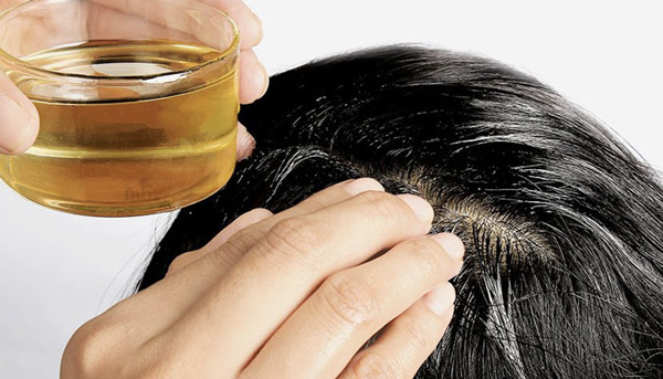 Mẹo trị rụng tóc bằng dầu dừa