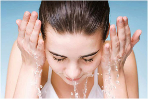 Tại sao vào mùa hè da dễ bị nổi mụn