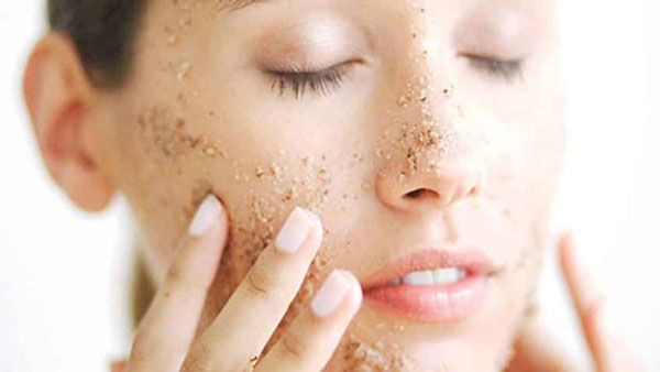 Da mụn có nên tẩy tế bào chết