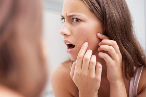 Bí quyết hạn chế mụn với người thường xuyên thức khuya