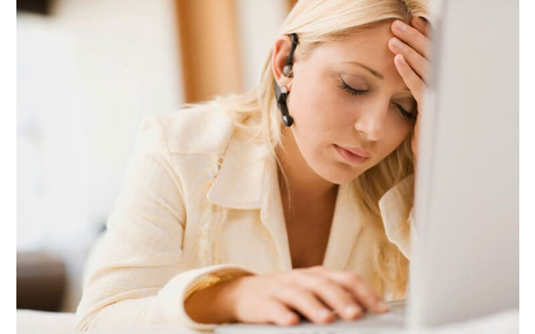 Mẹo hạn chế mụn với người thường xuyên thức khuya