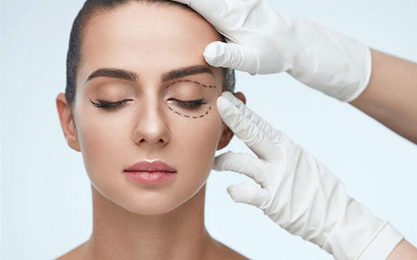 Nên cắt mí hay nâng cung mày