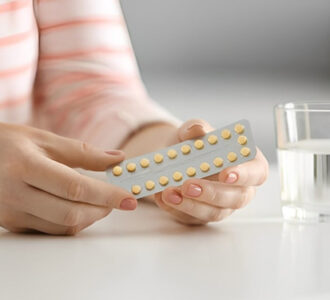 Uống thuốc tránh thai bị nám da và nổi mụn là do dâu